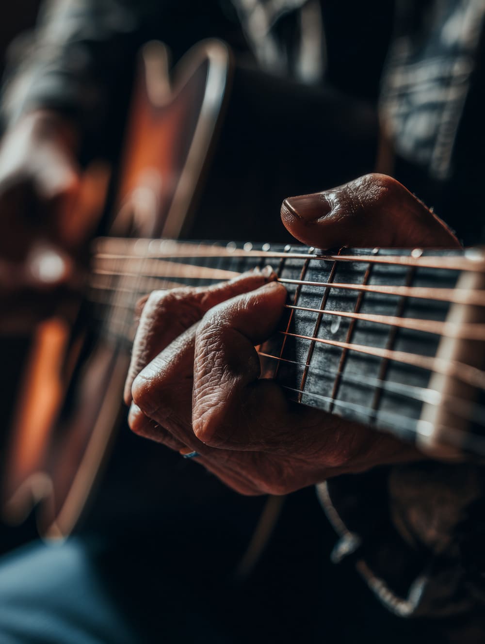 Tableau Mains Sur Manche De Guitare (Gros Plan)