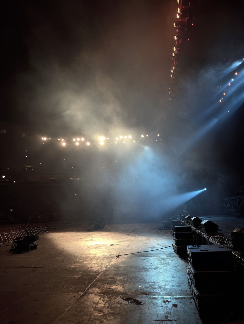 Tableau Scène Vide Après Concert De Rock (Fumée & Lumières)