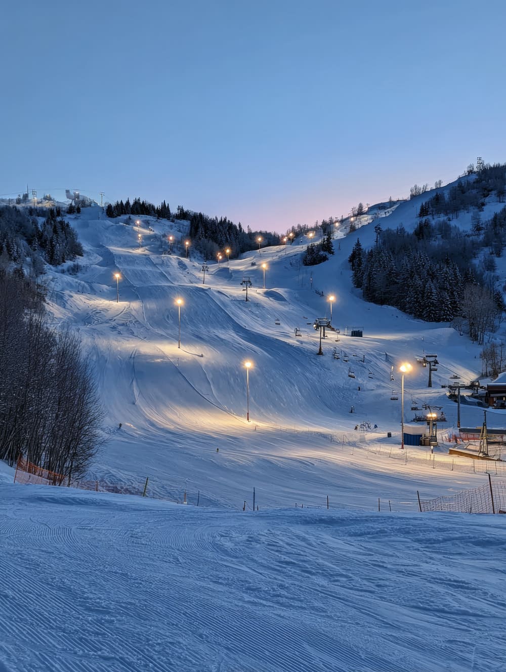Tableau Station De Ski Vide À L’Aube