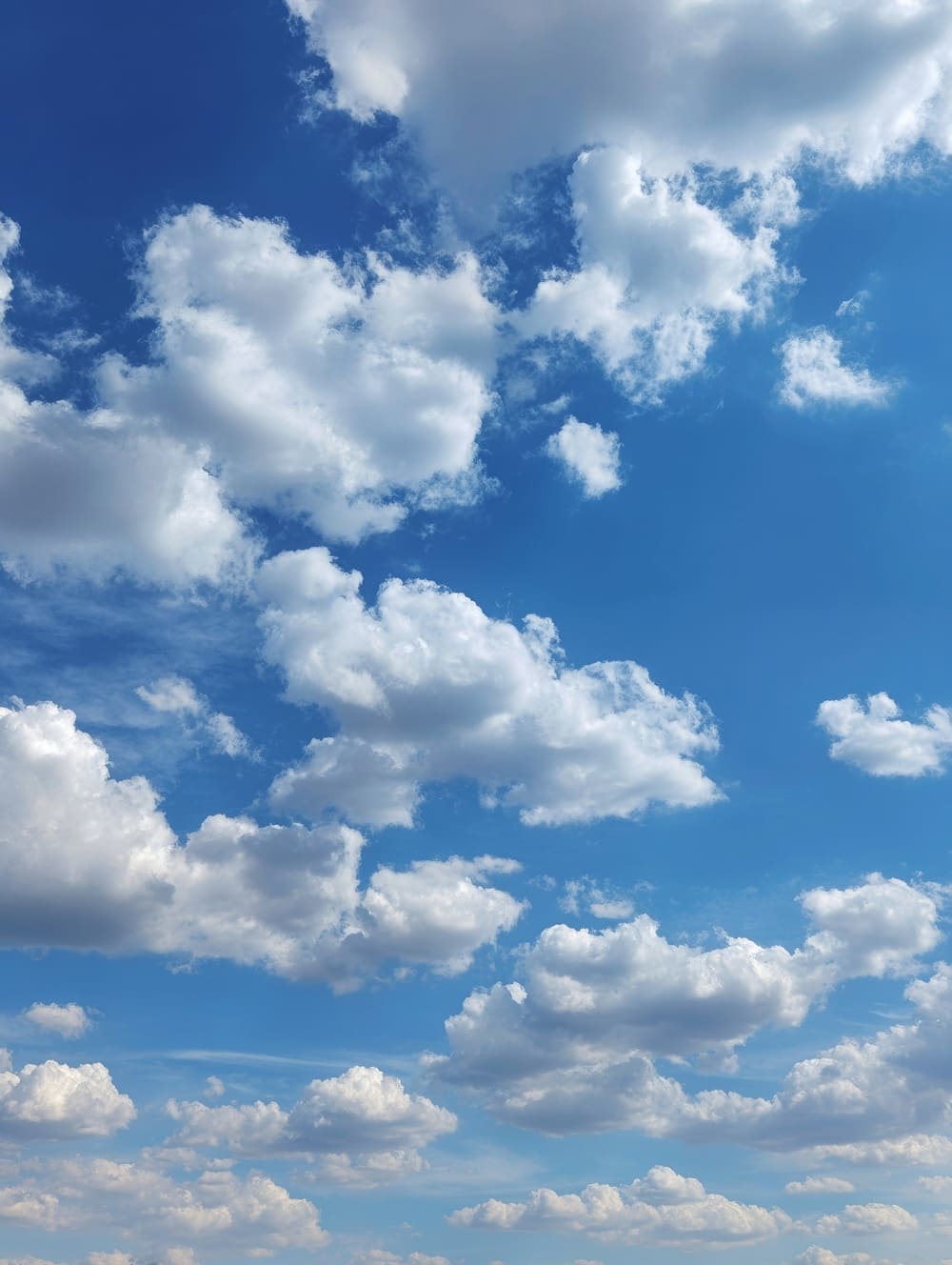 Tableau Nuages Épars en Plein Ciel