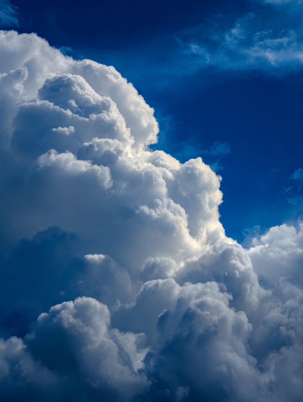 Tableau Nuages Profonds sur Ciel Bleu
